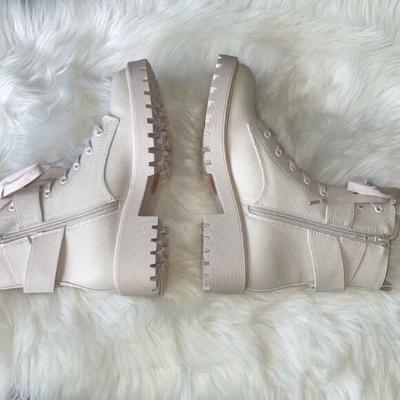 Guess Women’s Ankle Combat Boots Ivory New without Box.size 8.5 - Picture 6 of 9